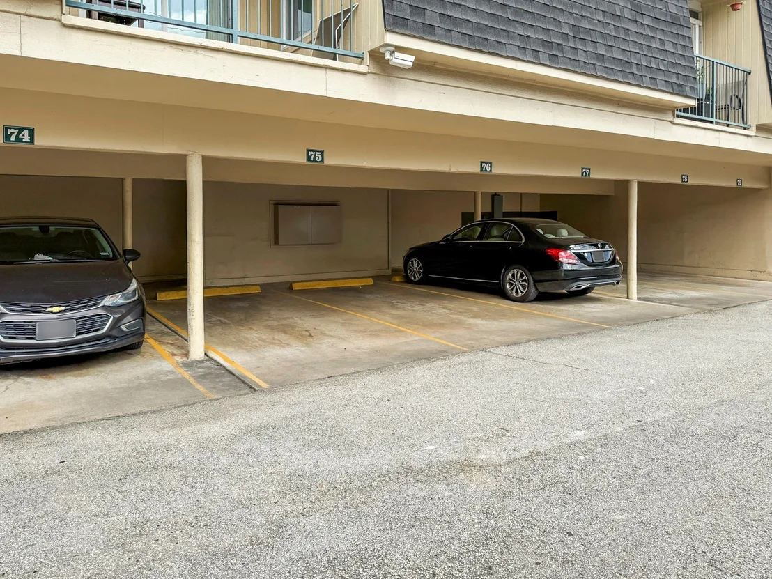 Photo of Unit 75 at 800 Post Oak Boulevard