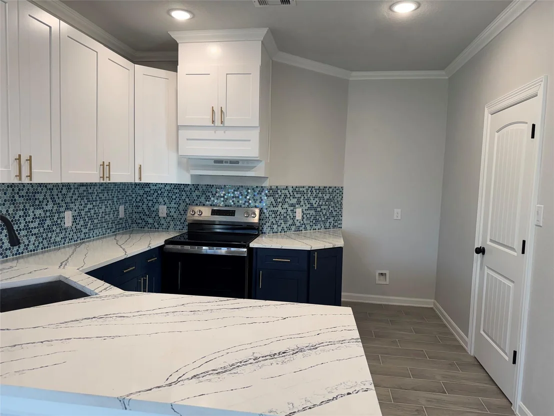 Photo of 6723 Windhaven Road