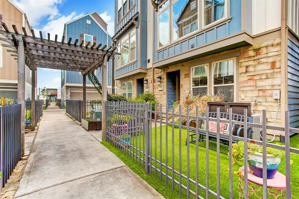 Photo of 710 N Shepherd Drive