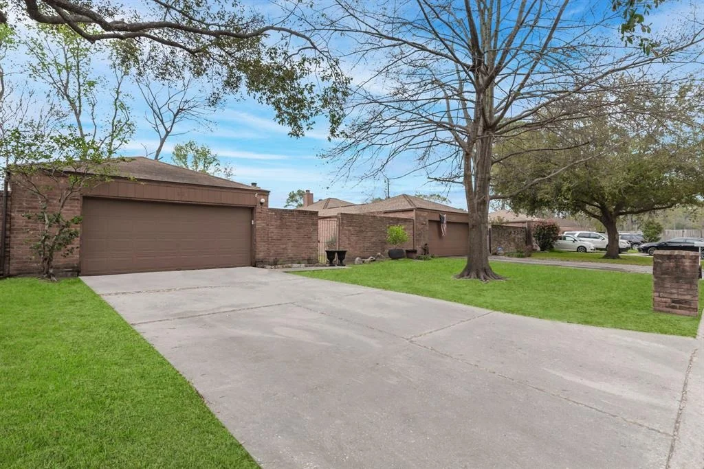 Photo of 6826 Bullinger Drive