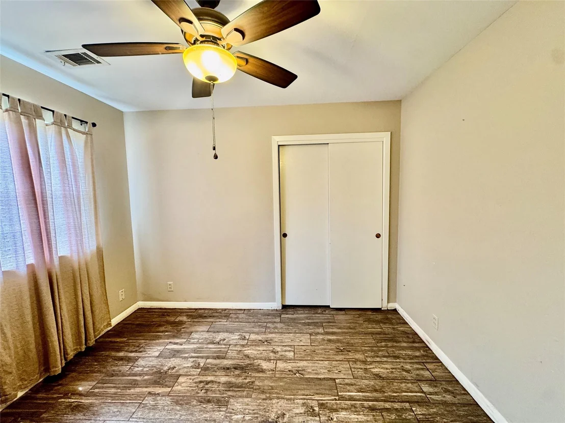 Photo of 5050 Swallow Drive