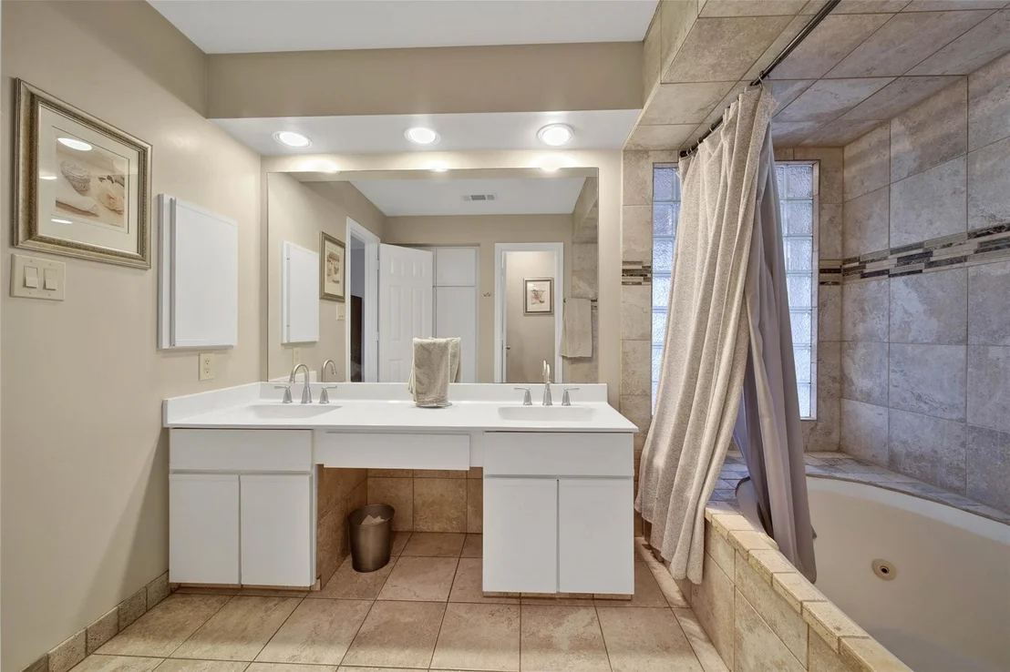Photo of 734 Lake View Drive