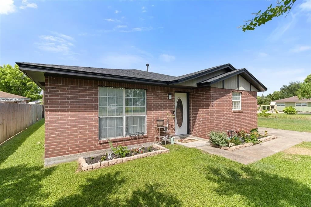 Photo of 1504 N Avenue Q