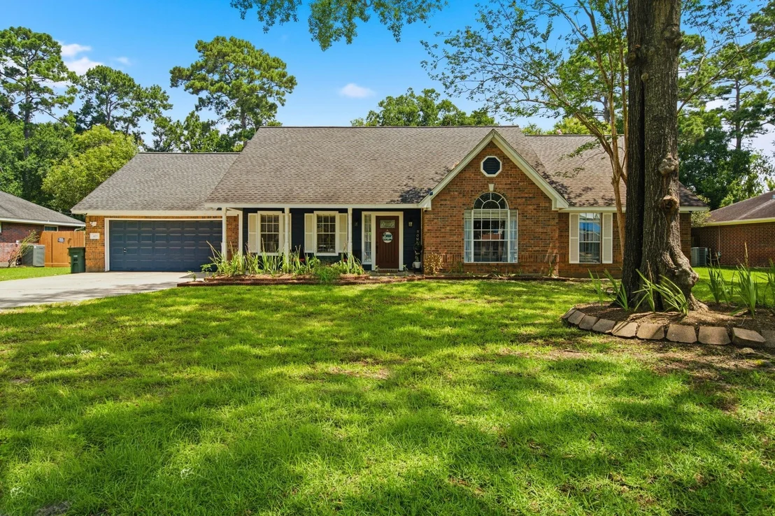 Photo of 423 E Oak Hill Drive