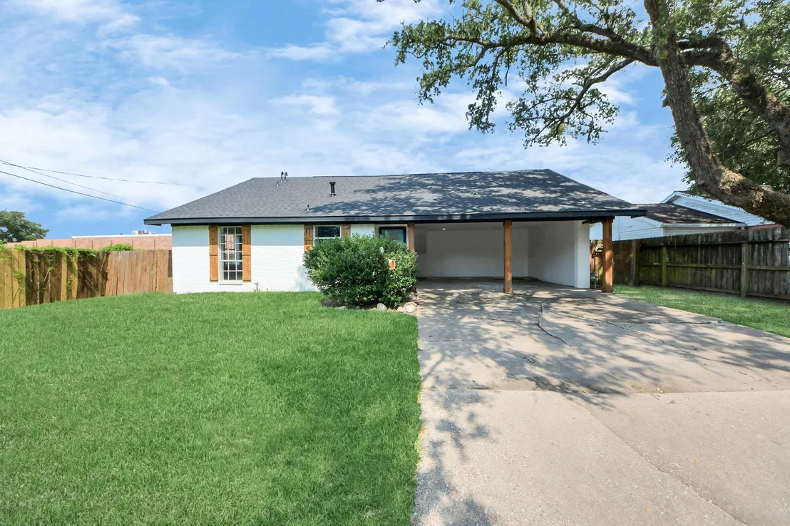 Photo of 916 Woods Drive