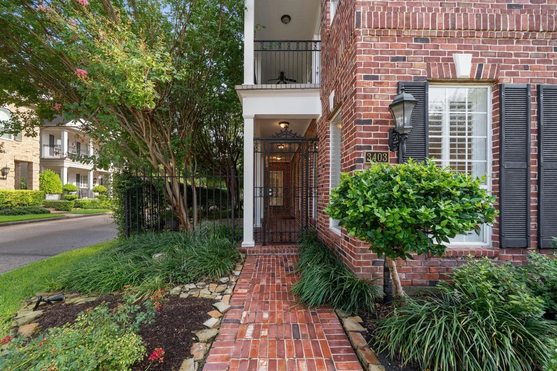 Photo of 3403 Crest Hill Lane