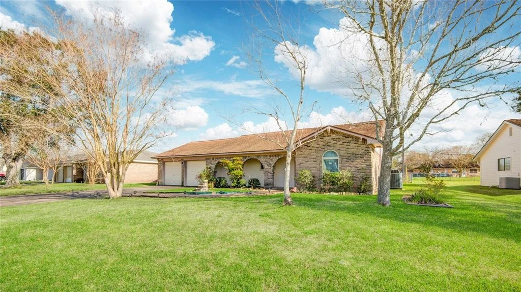 Photo of 223 Silverbell Circle