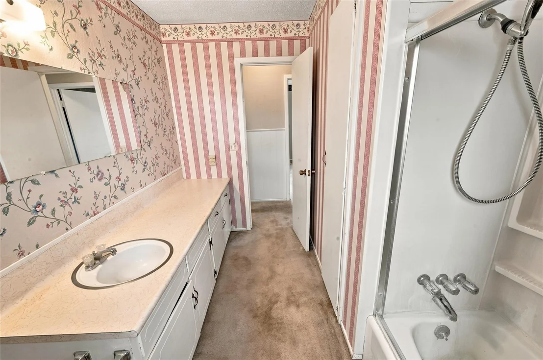 Photo of 802 Ridgelea Drive