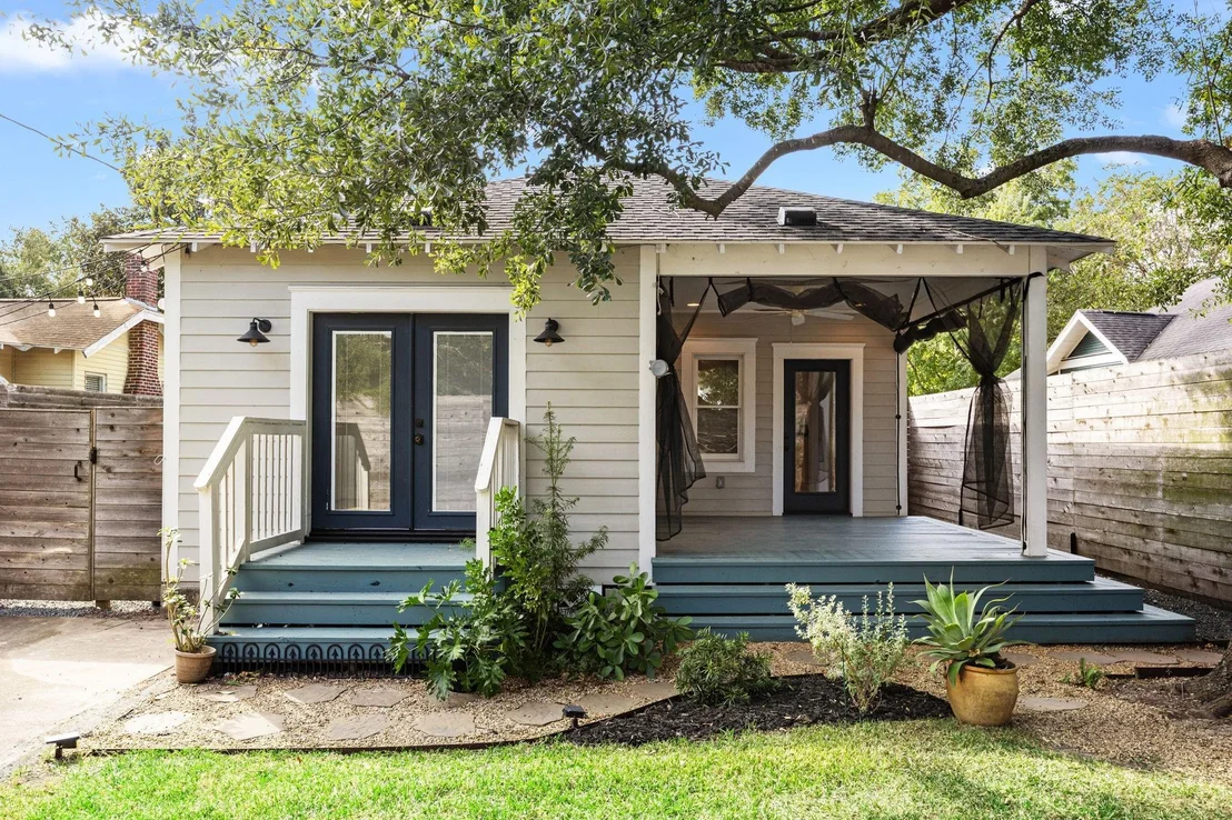 Photo of 1131 Walling Street