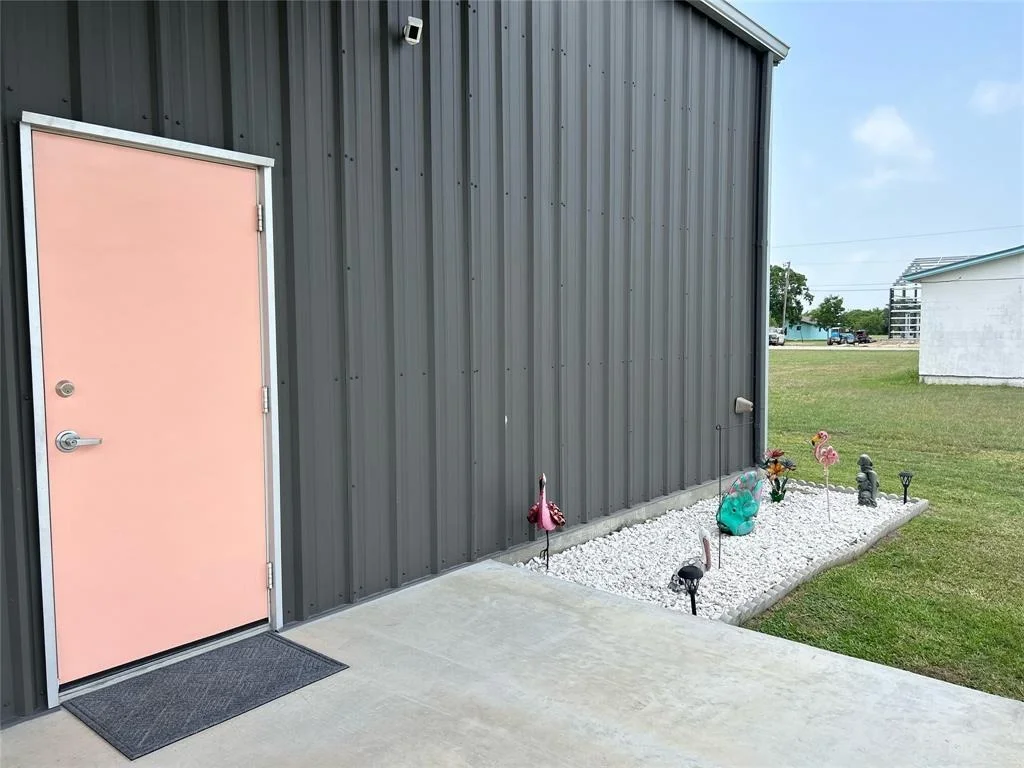 Photo of 305 W Denver Avenue