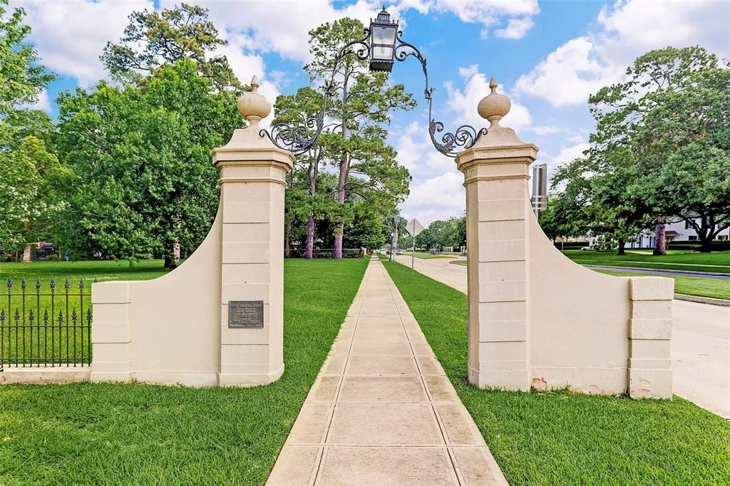 Photo of 897 Kirby Drive