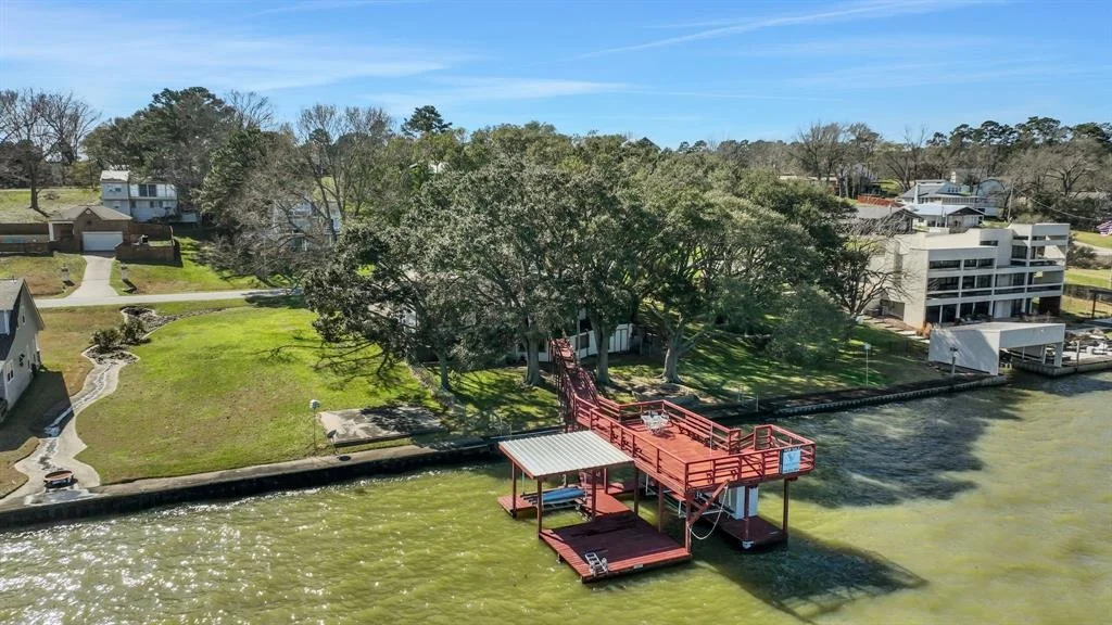 Photo of 160 Lakeway Drive