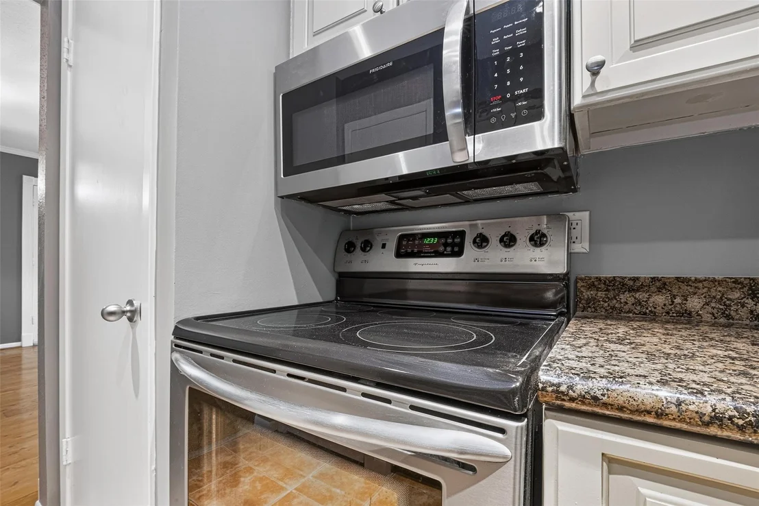 Photo of Unit 18 at 7575 Katy Freeway