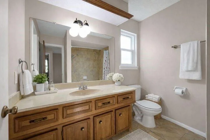 Photo of 723 Shadowbrook Drive