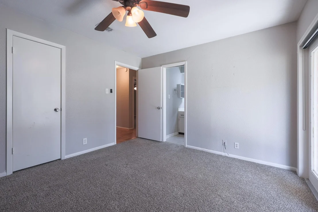 Photo of 20427 Lakeside Drive