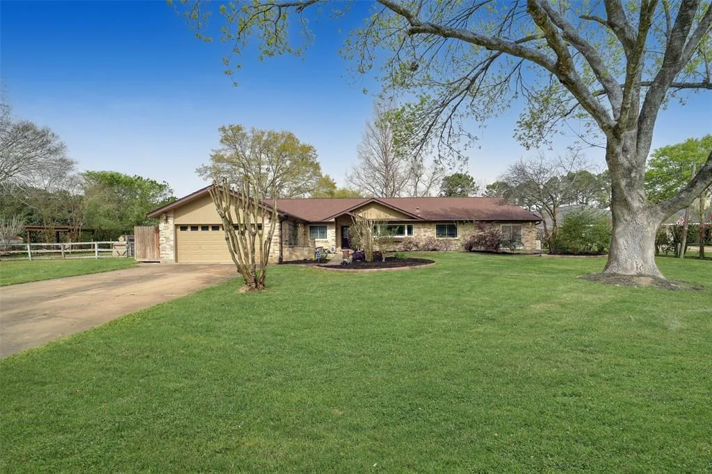 Photo of 2711 N Saddlebrook Lane