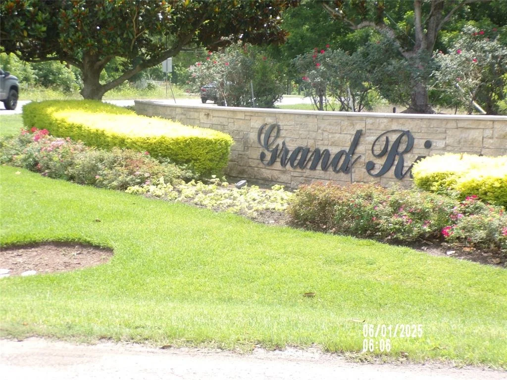 Photo of 3333 Blue Grass Dr Drive