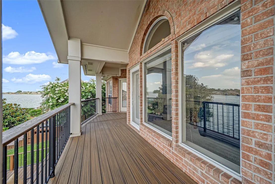 Photo of 318 Bayshore Drive