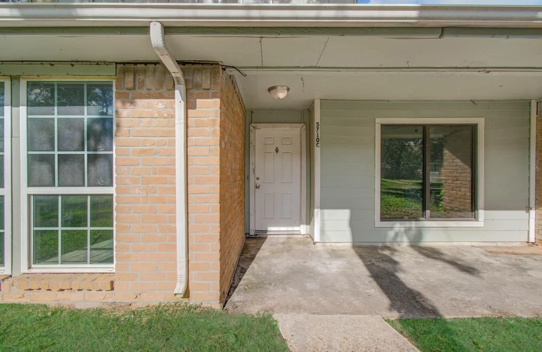 Photo of Unit C at 5710 Easthampton Drive