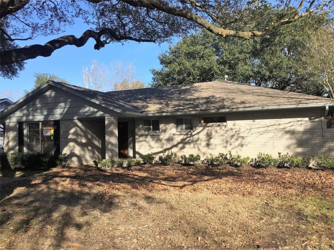 Photo of 8719 Manhattan Drive