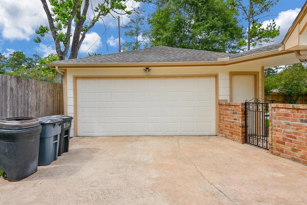 Photo of 12002 Oakcroft Drive
