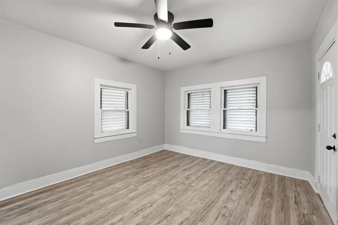 Photo of 811 W Broad Street