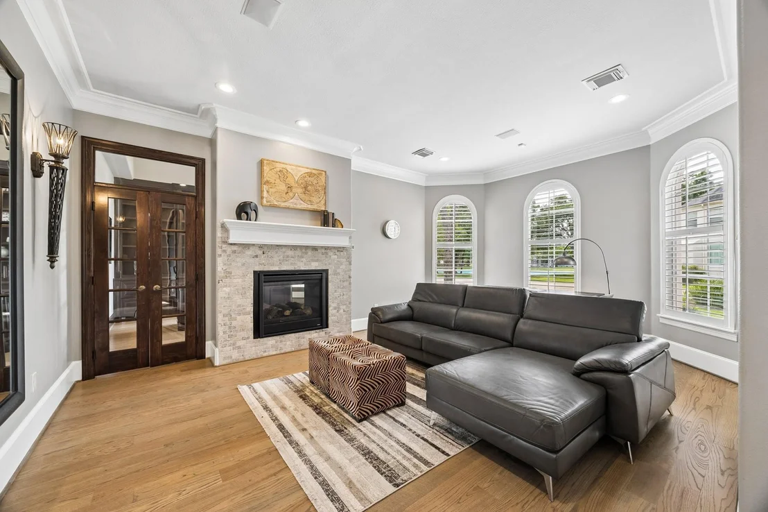 Photo of 907 Enclave Lake Drive