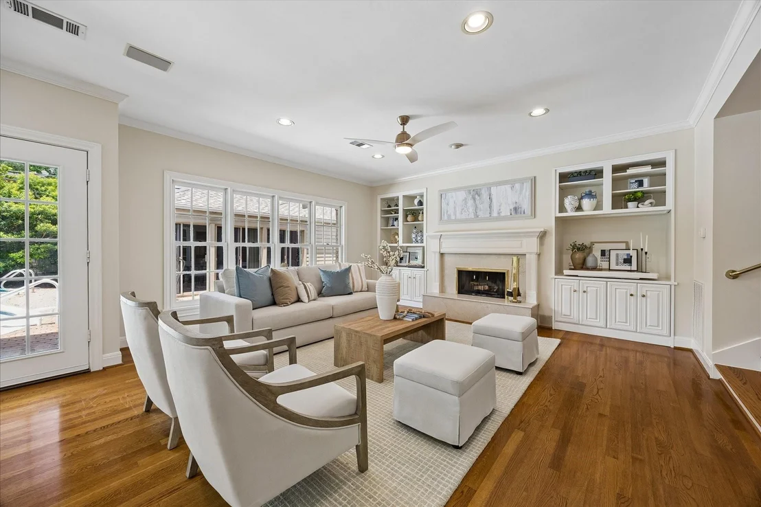 Photo of 2416 Addison Road