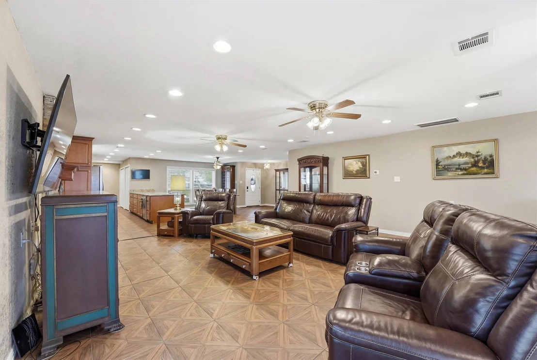 Photo of 18327 Shoreline Drive