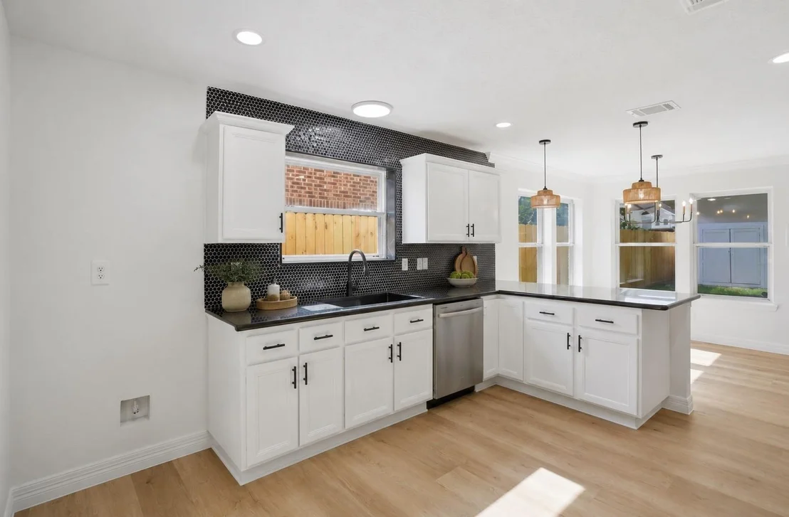 Photo of 4823 Meadowglen Drive