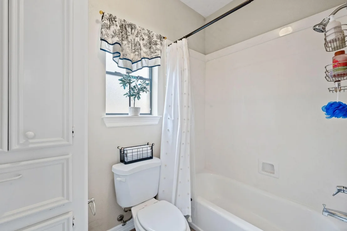 Photo of 302 River Oaks Drive