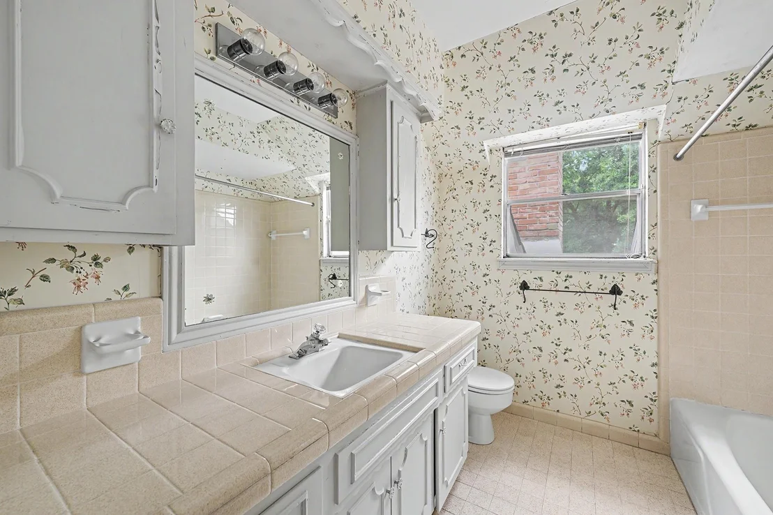 Photo of 7827 Meadowbriar Lane