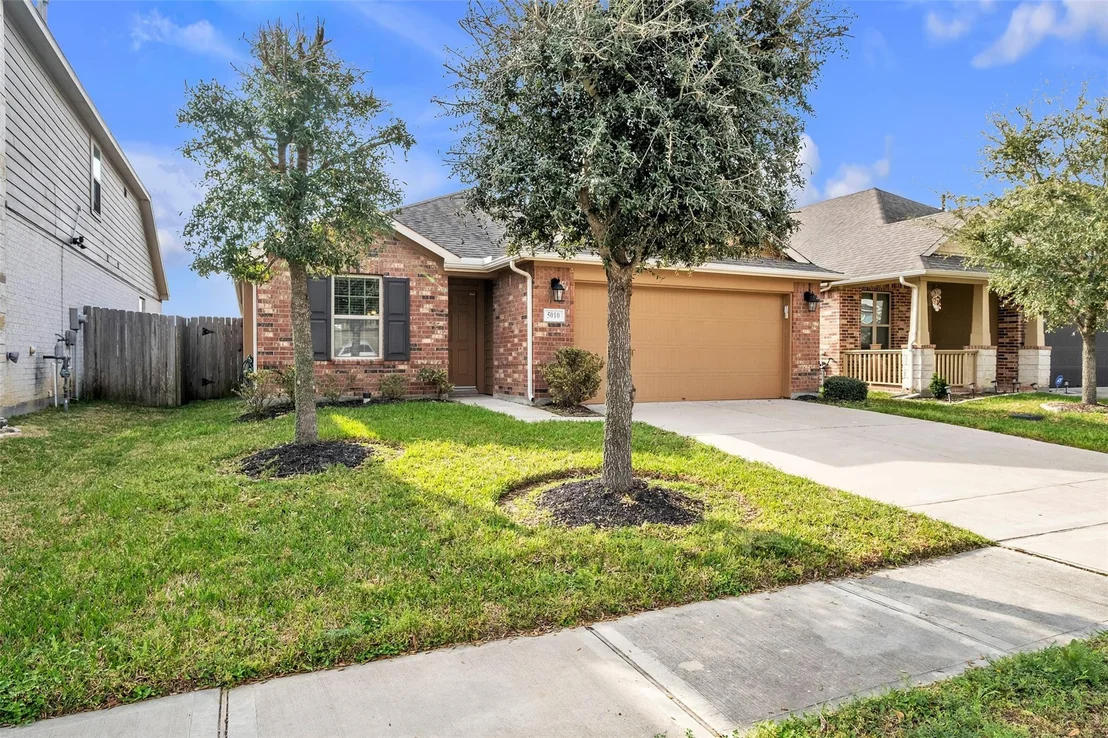 Photo of 5010 Rue Dela Croix Drive N