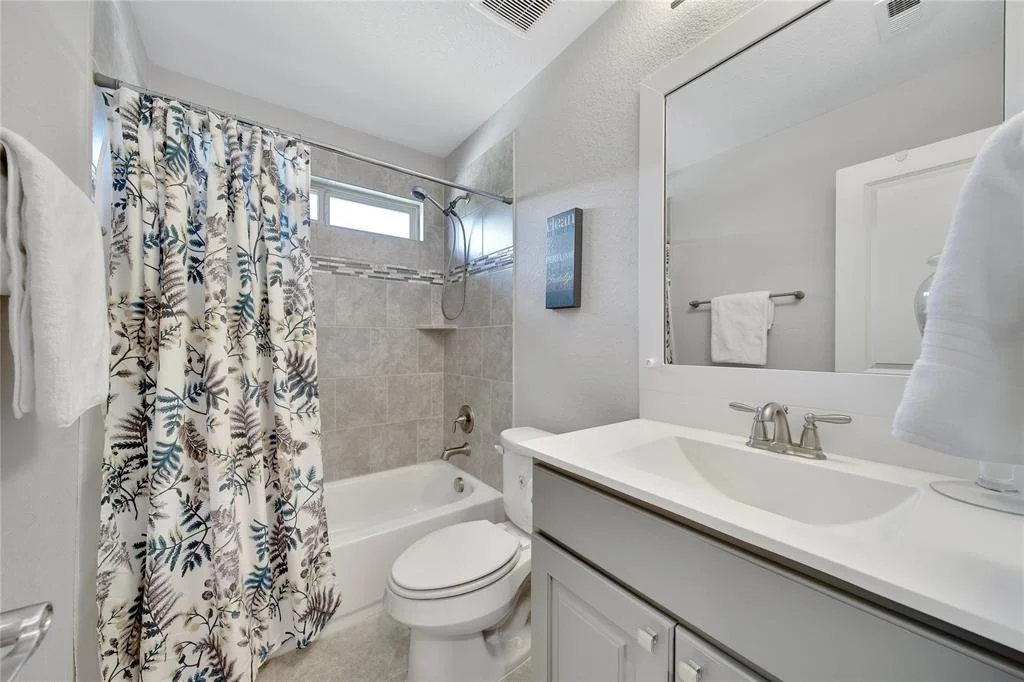 Photo of 19 N Wheatleigh Drive