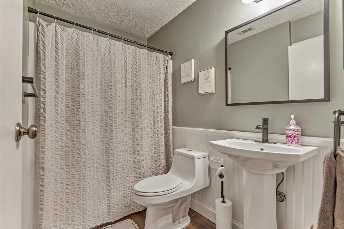 Photo of 2615 Rosewood Place