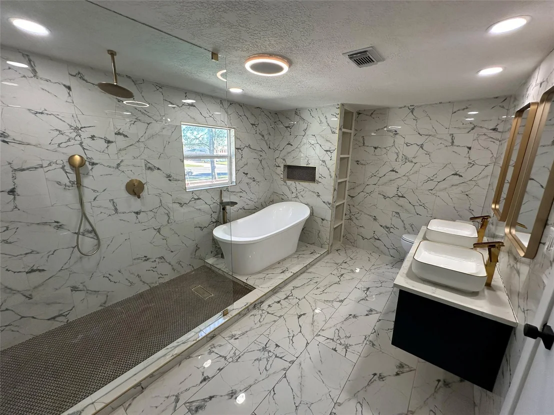 Photo of 8326 Clover Garden