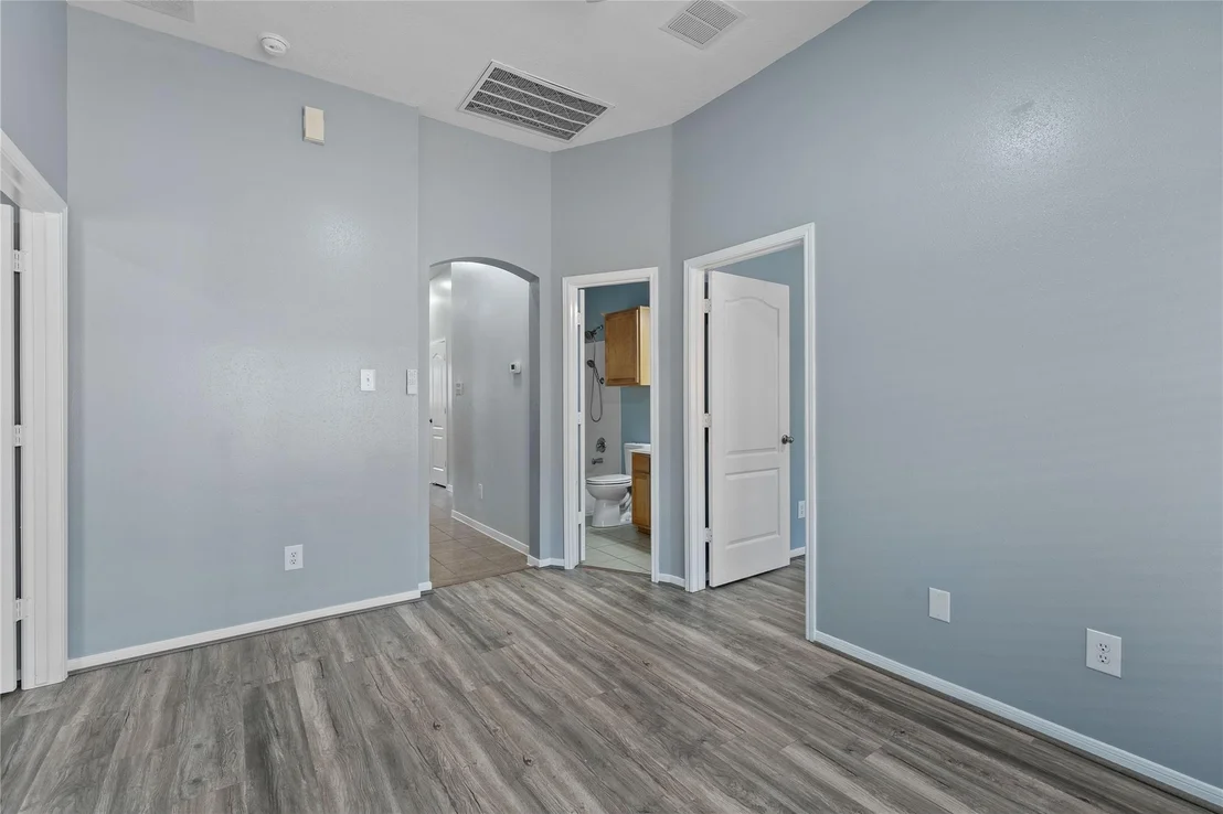 Photo of 18939 Cluster Oaks Drive