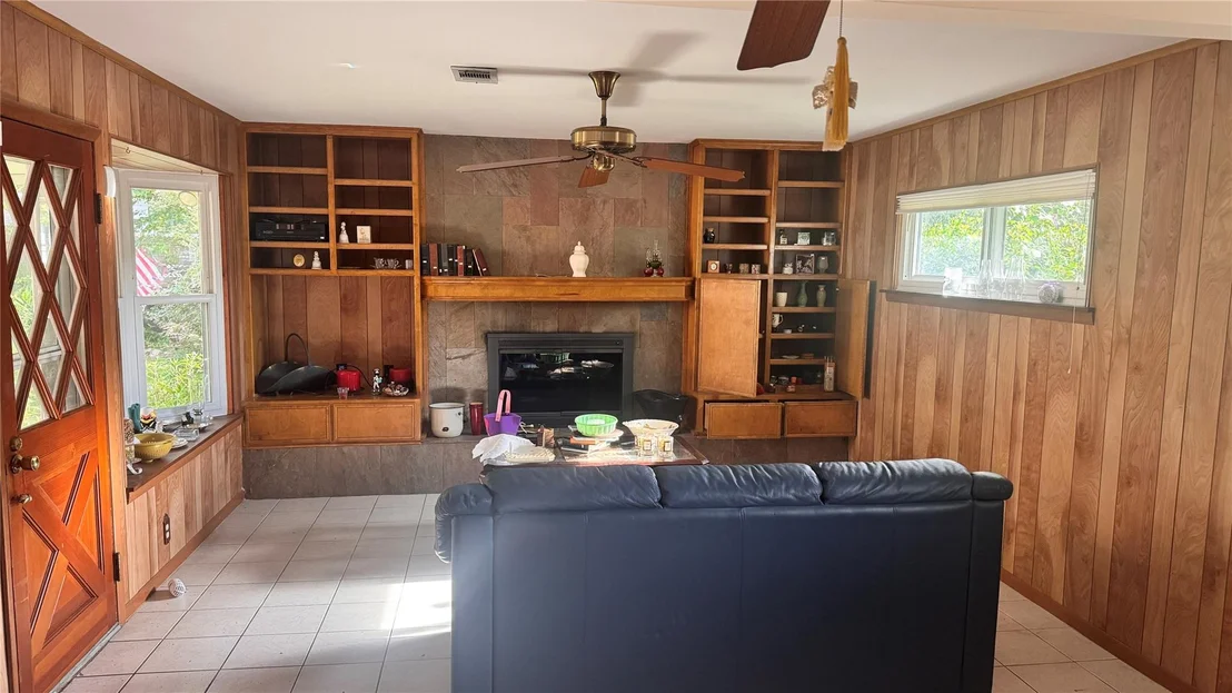 Photo of 2027 Chantilly Lane
