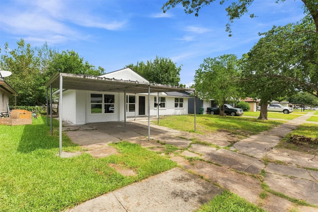 Photo of 3017 Cedarcrest Drive