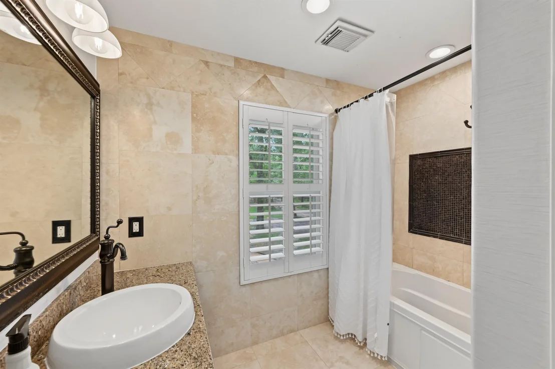 Photo of 10933 Lake Forest Drive