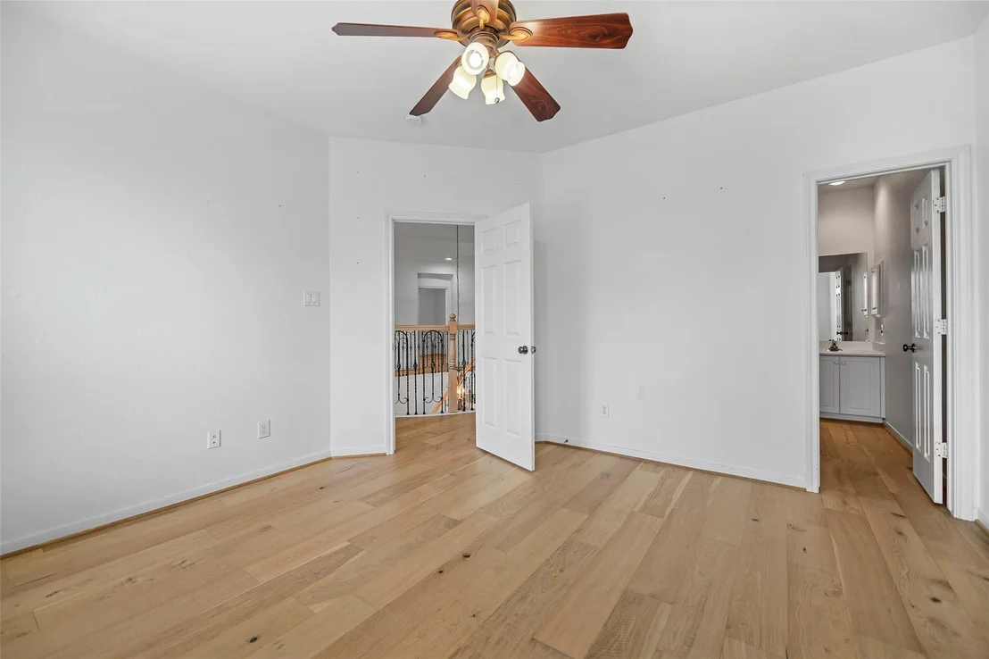 Photo of 98 E Beckonvale Circle