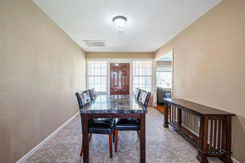 Photo of 230 Grammar Road