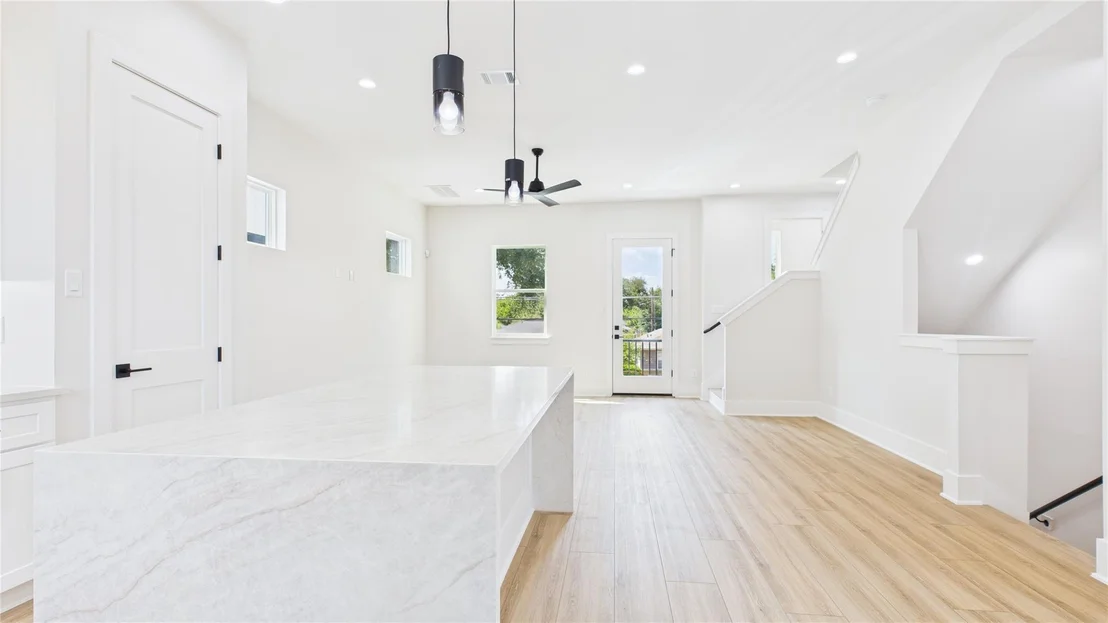 Photo of 4504 Robertson