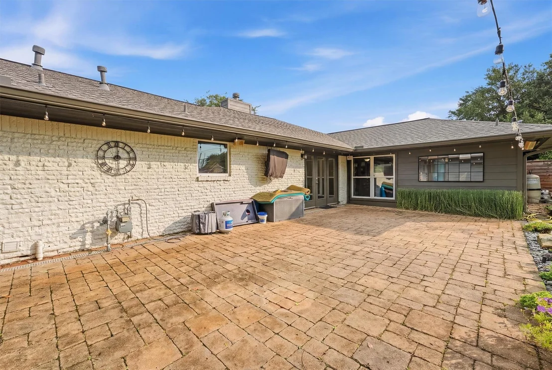 Photo of 4517 Willowbend Boulevard