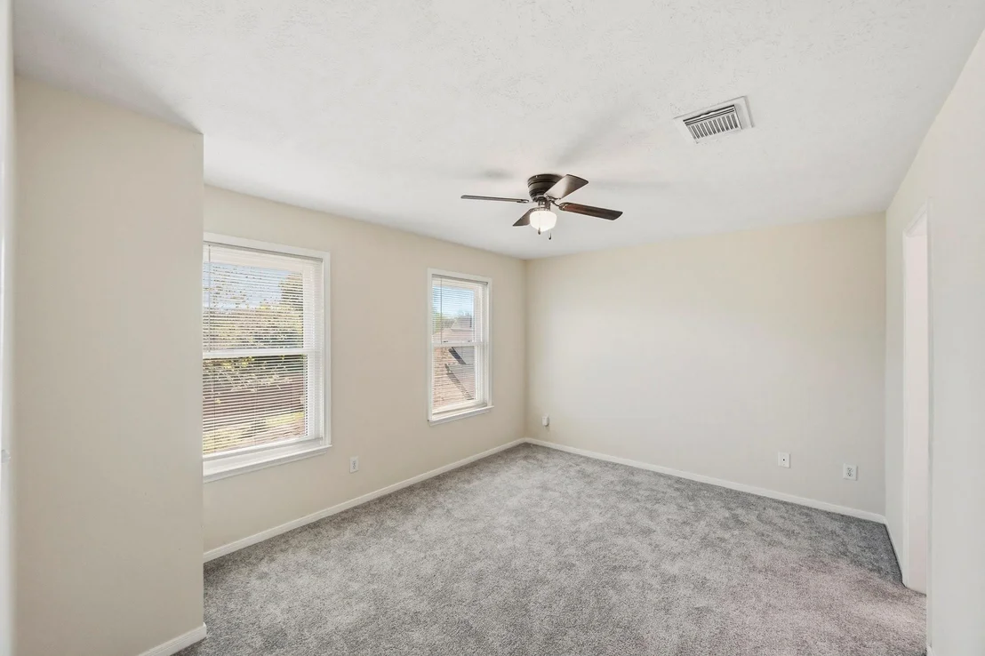 Photo of 215 Crabapple Drive