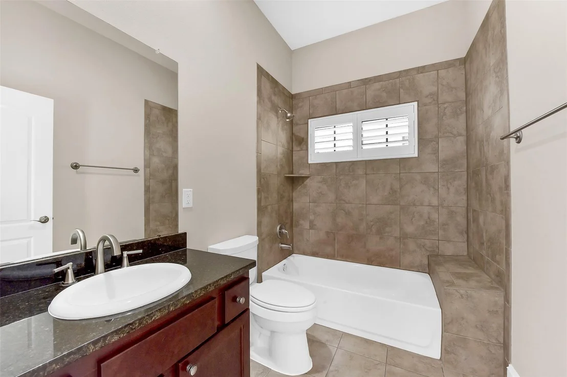 Photo of 905 Garden Oaks Trace
