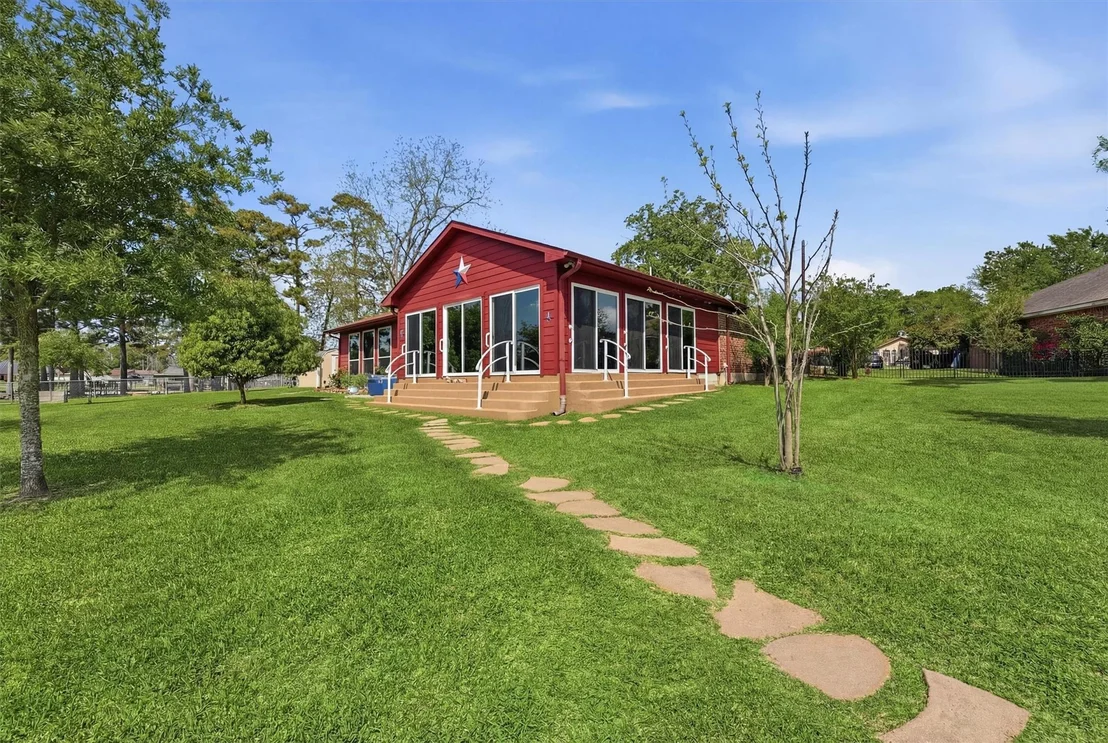 Photo of 18327 Shoreline Drive