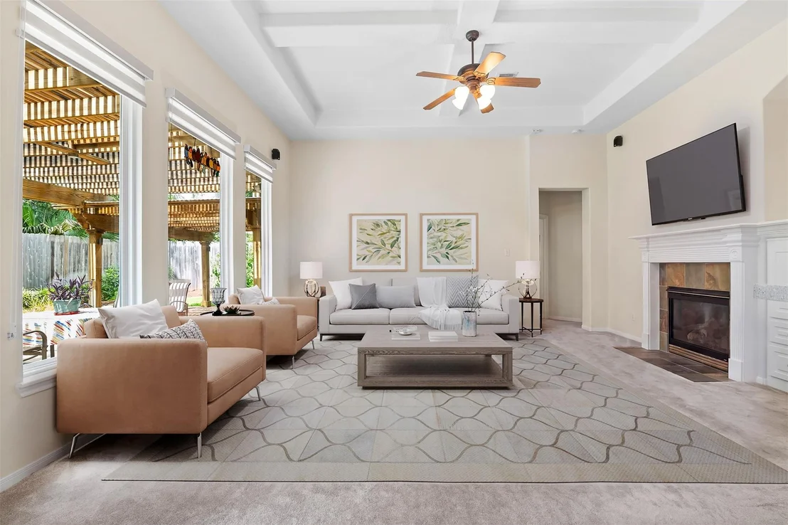 Photo of 122 S Evangeline Oaks Circle