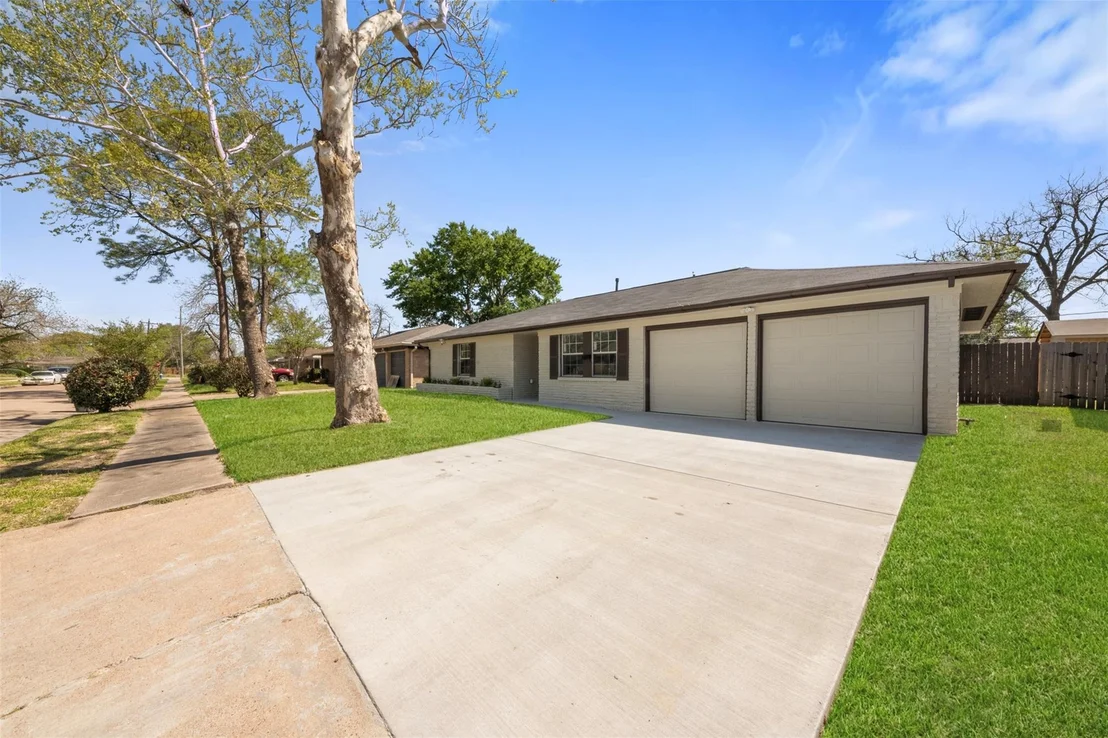 Photo of 4115 Trail Lake Drive