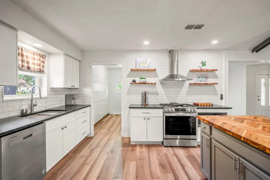 Photo of 214 Wickwood Drive